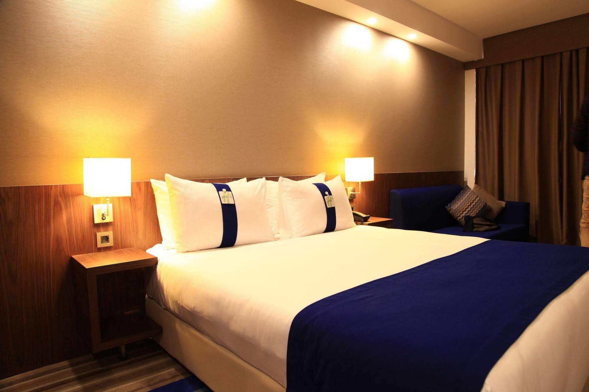 Liv City Hotel