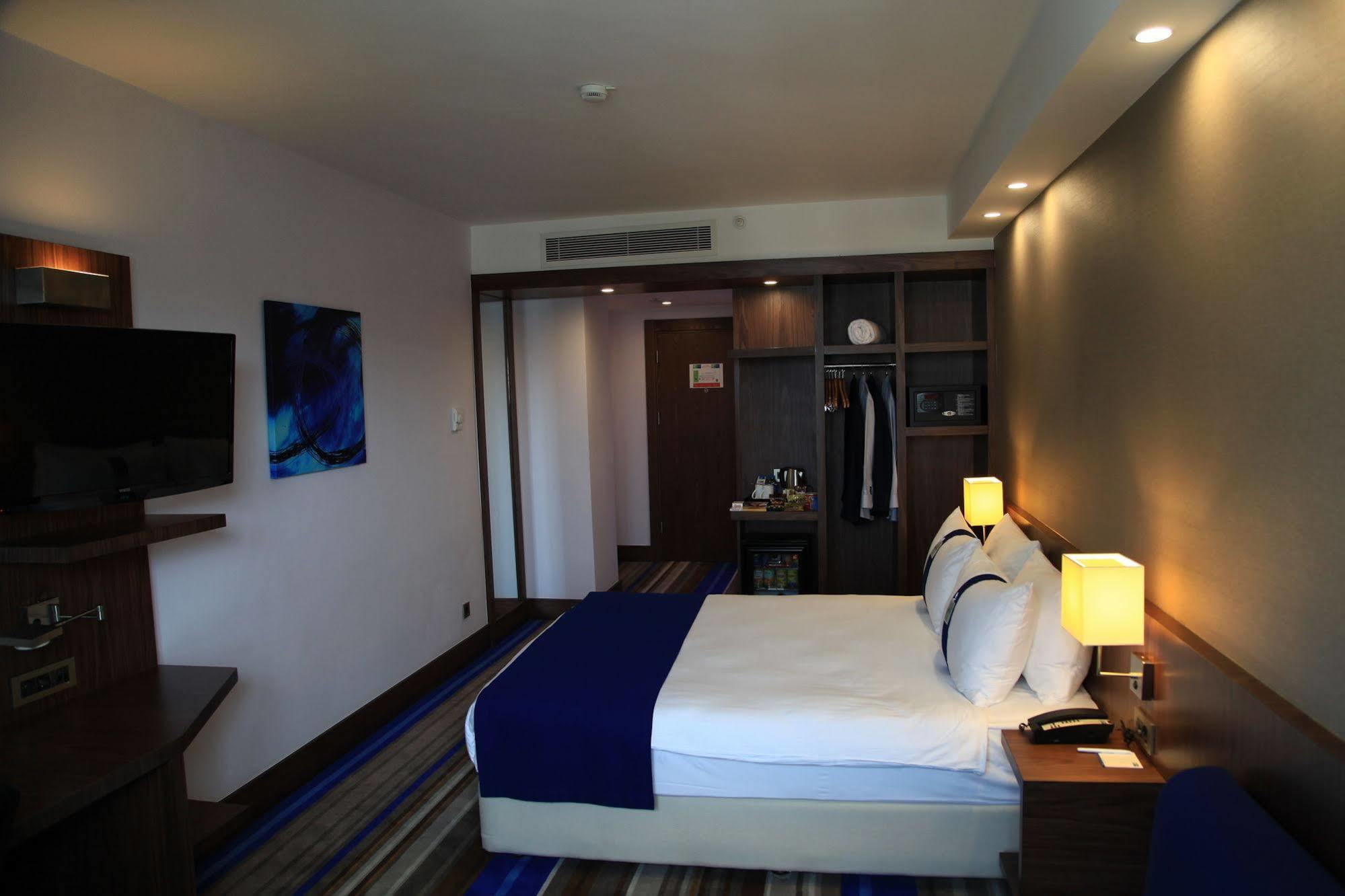 Liv City Hotel 3*